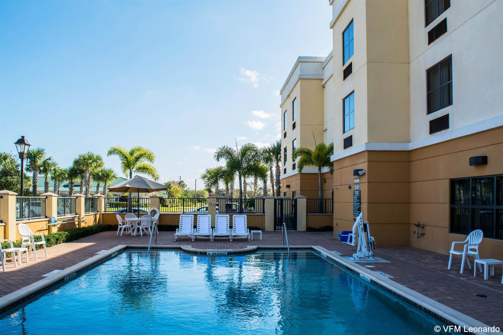 Comfort Suites Vero Beach I-95 Buitenkant foto