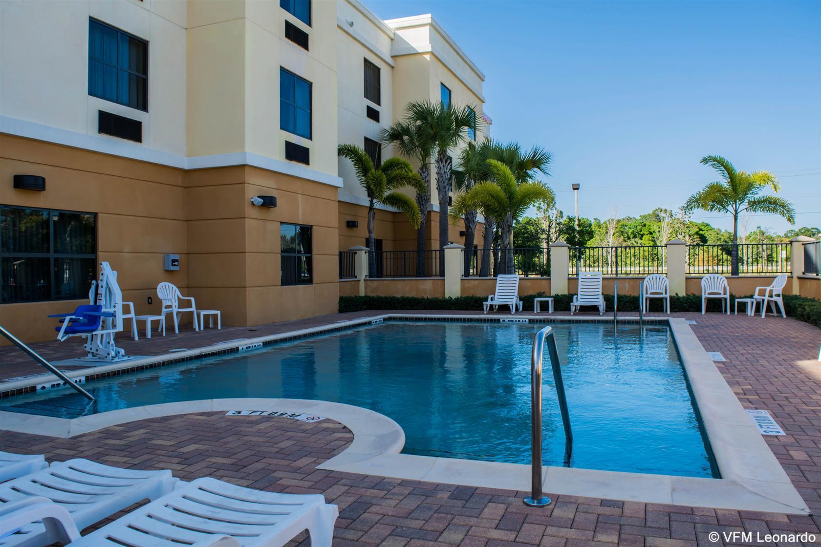 Comfort Suites Vero Beach I-95 Buitenkant foto