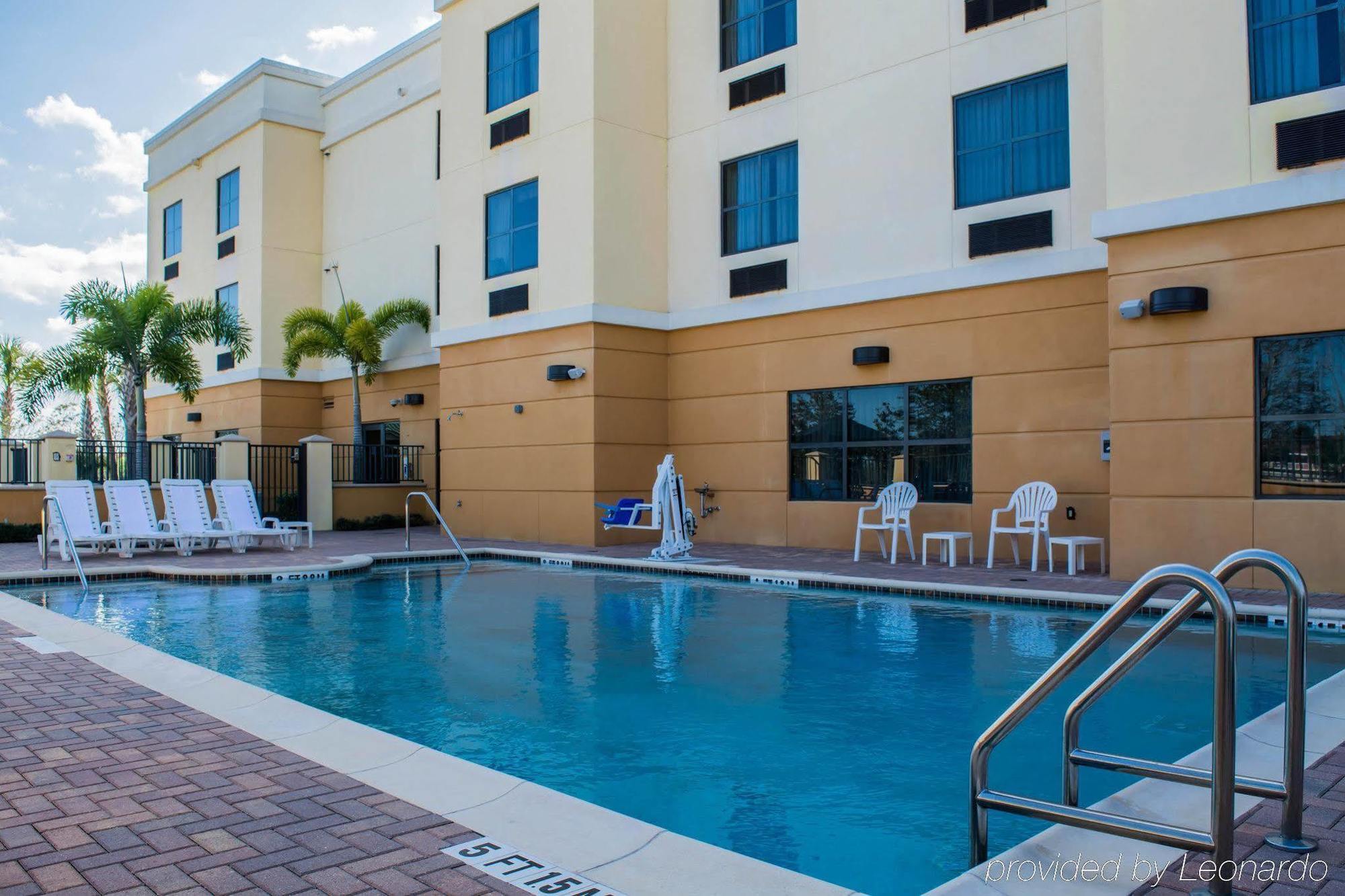 Comfort Suites Vero Beach I-95 Buitenkant foto