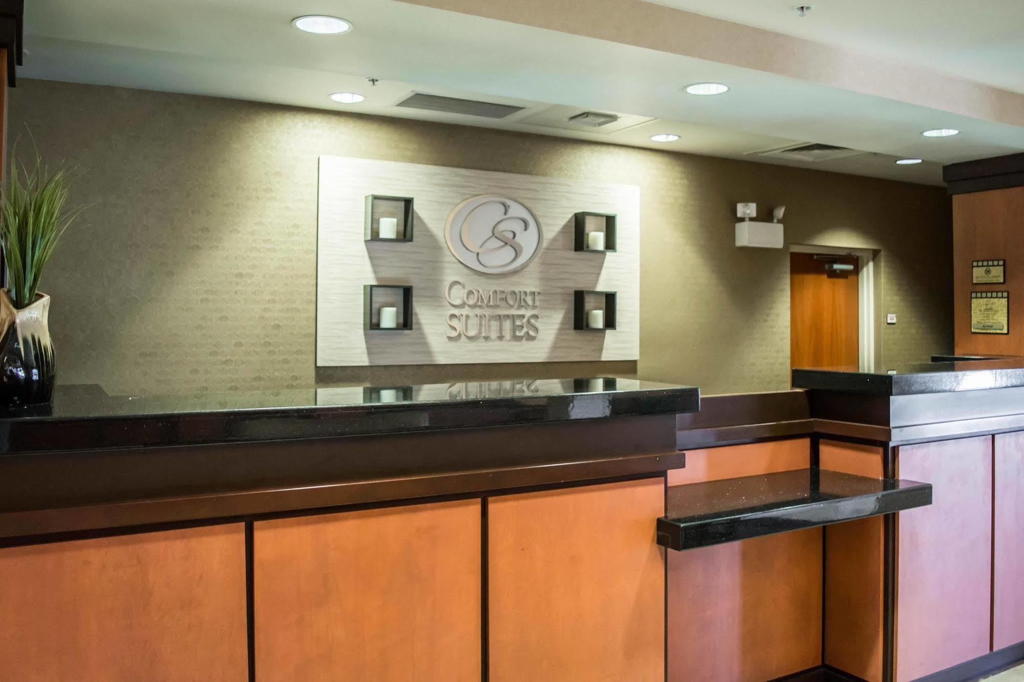 Comfort Suites Vero Beach I-95 Buitenkant foto